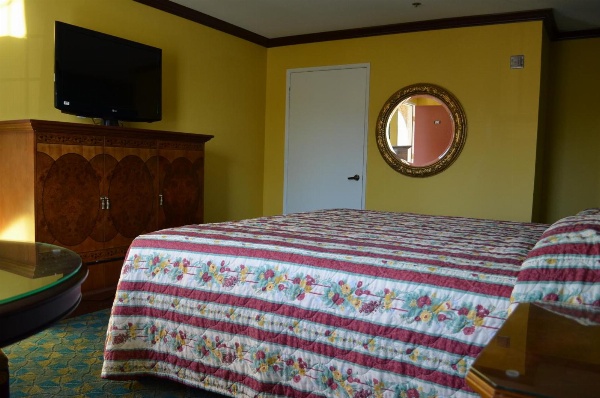 Cloud 9 Inn LAX image 10