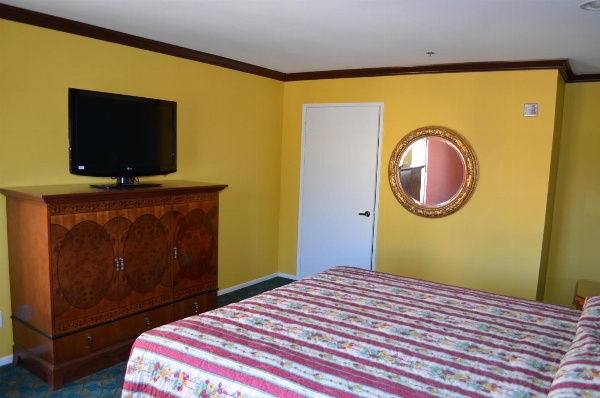 Cloud 9 Inn LAX image 12