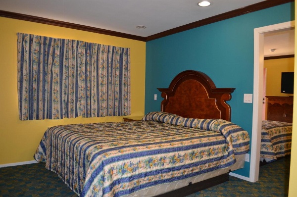 Cloud 9 Inn LAX image 13