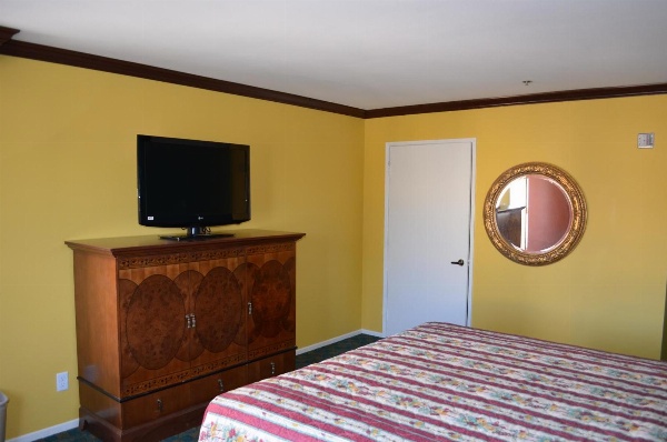 Cloud 9 Inn LAX image 22