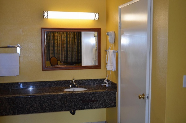 Cloud 9 Inn LAX image 30