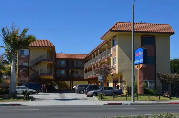 Cloud 9 Inn LAX Main image